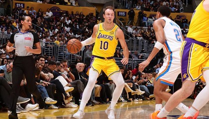 尽力了！湖人后场新援被迫从强力投手转型成为了后场核心？